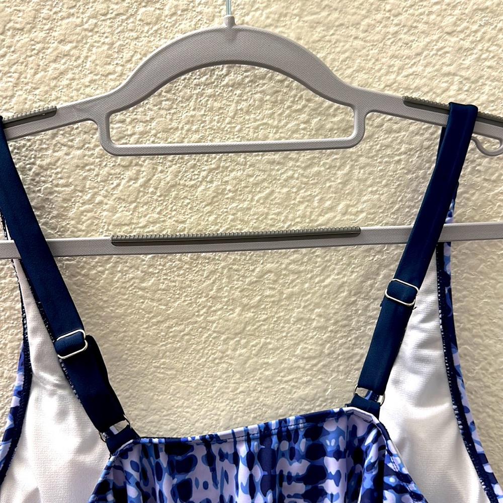Women Ruffle Swim Top (L) - Picture 4 of 4
